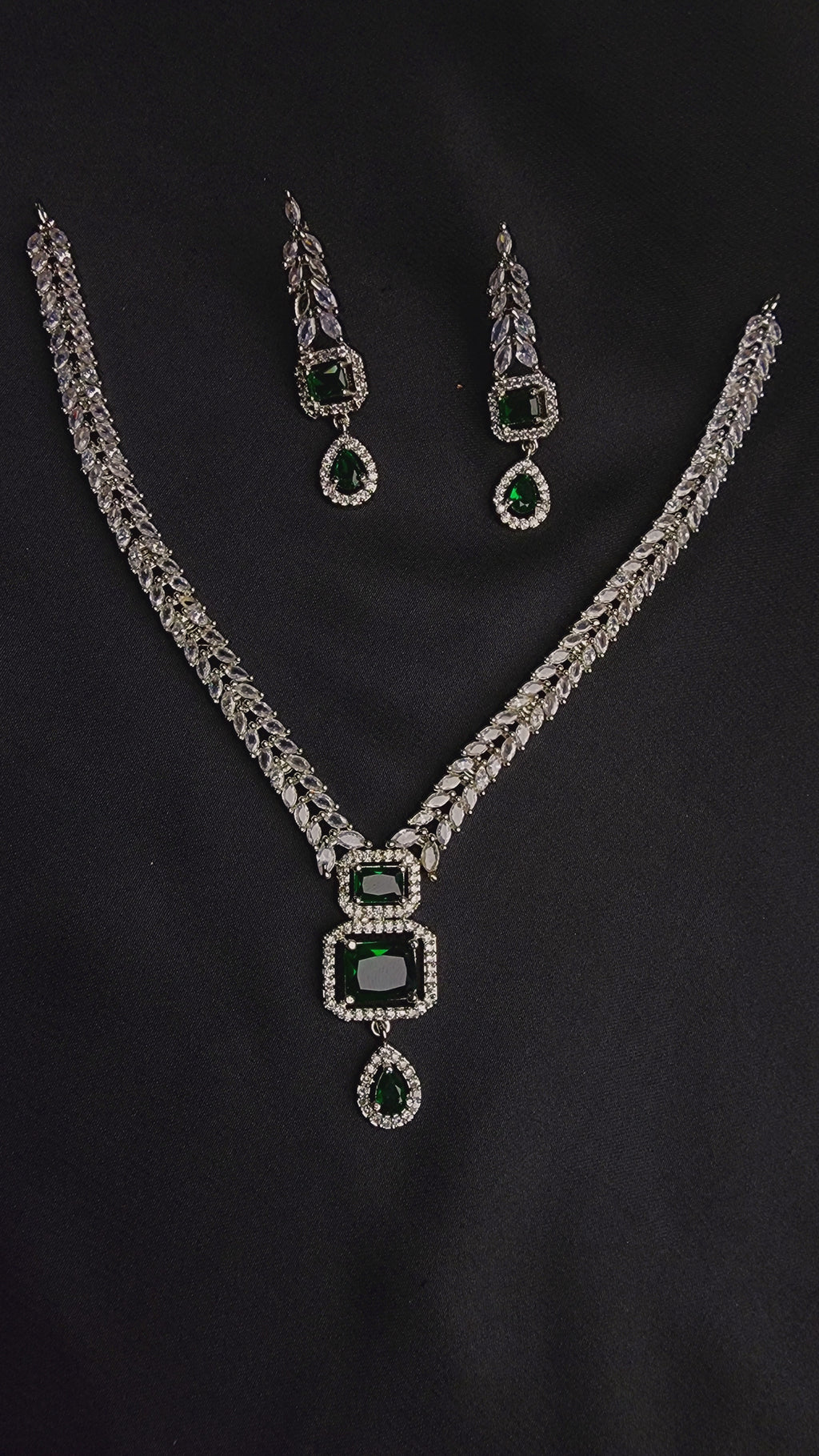 Exquisite Emerald and Diamond Jewelry Set✧˖°⋆｡˚