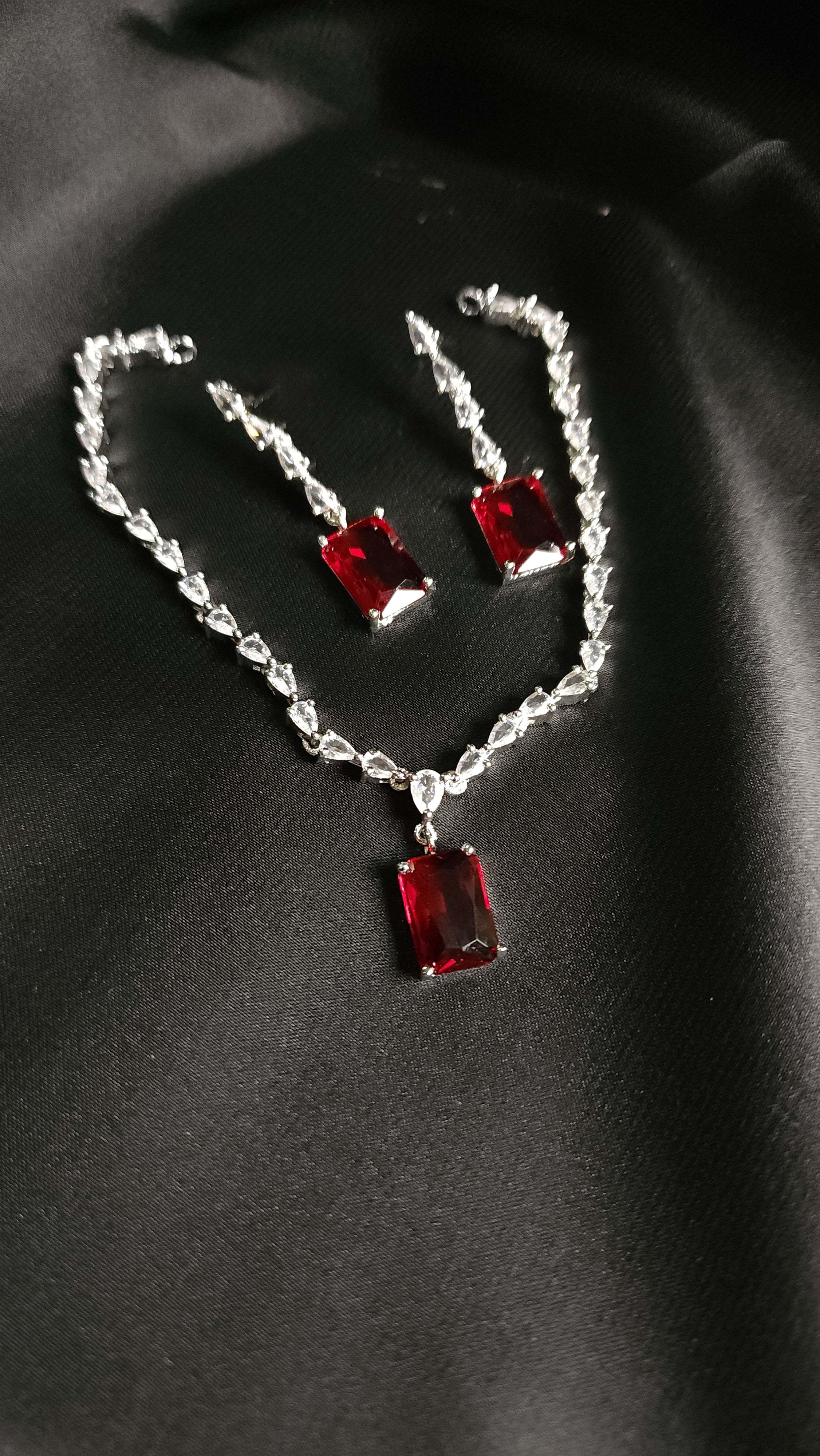 RUBY and crystal jewelry set.