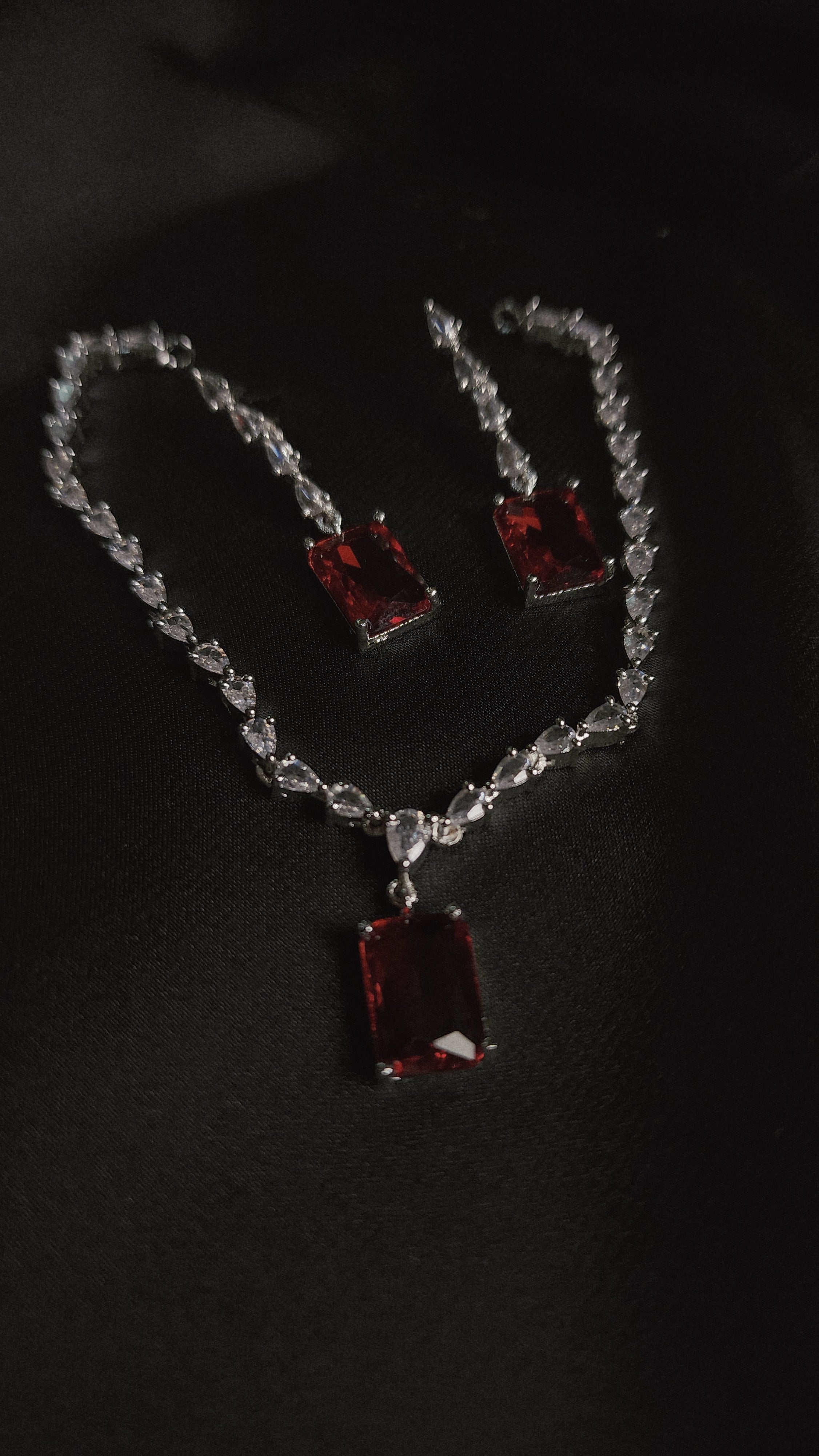 RUBY and crystal jewelry set.
