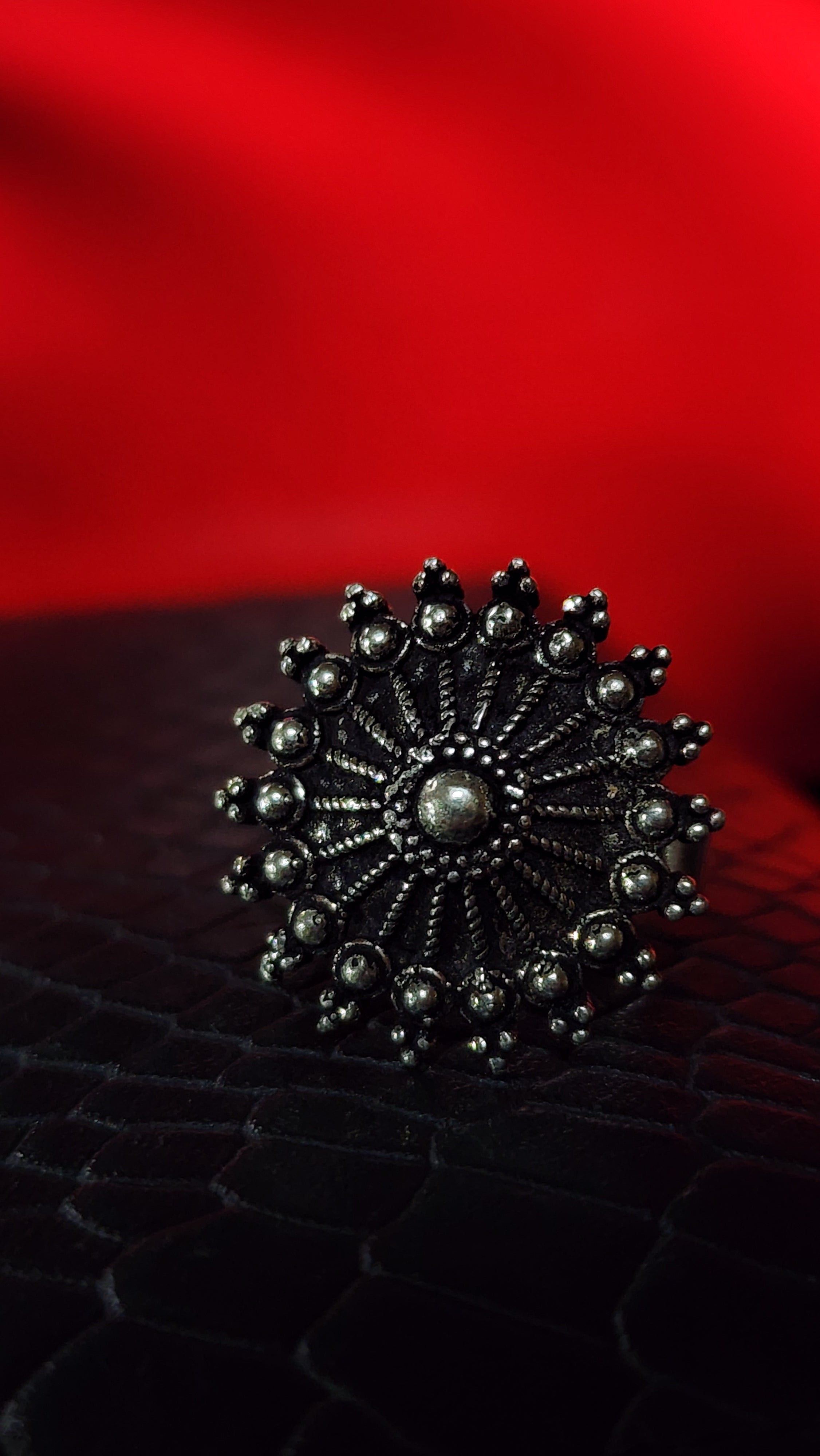 ANTIQUE RING