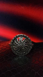 Vintage style silver Ring with a floral motif