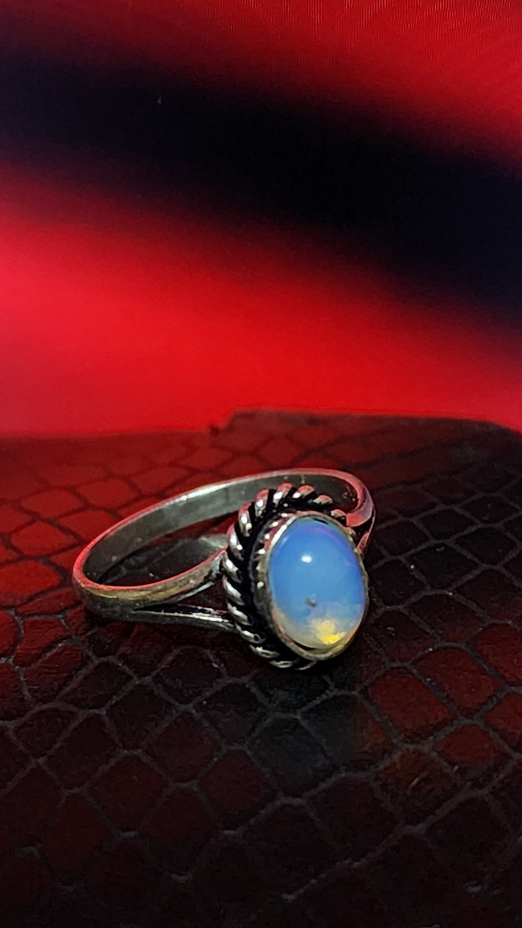 💎 Elegant Stone Ring