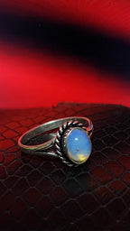 💎 Elegant Stone Ring