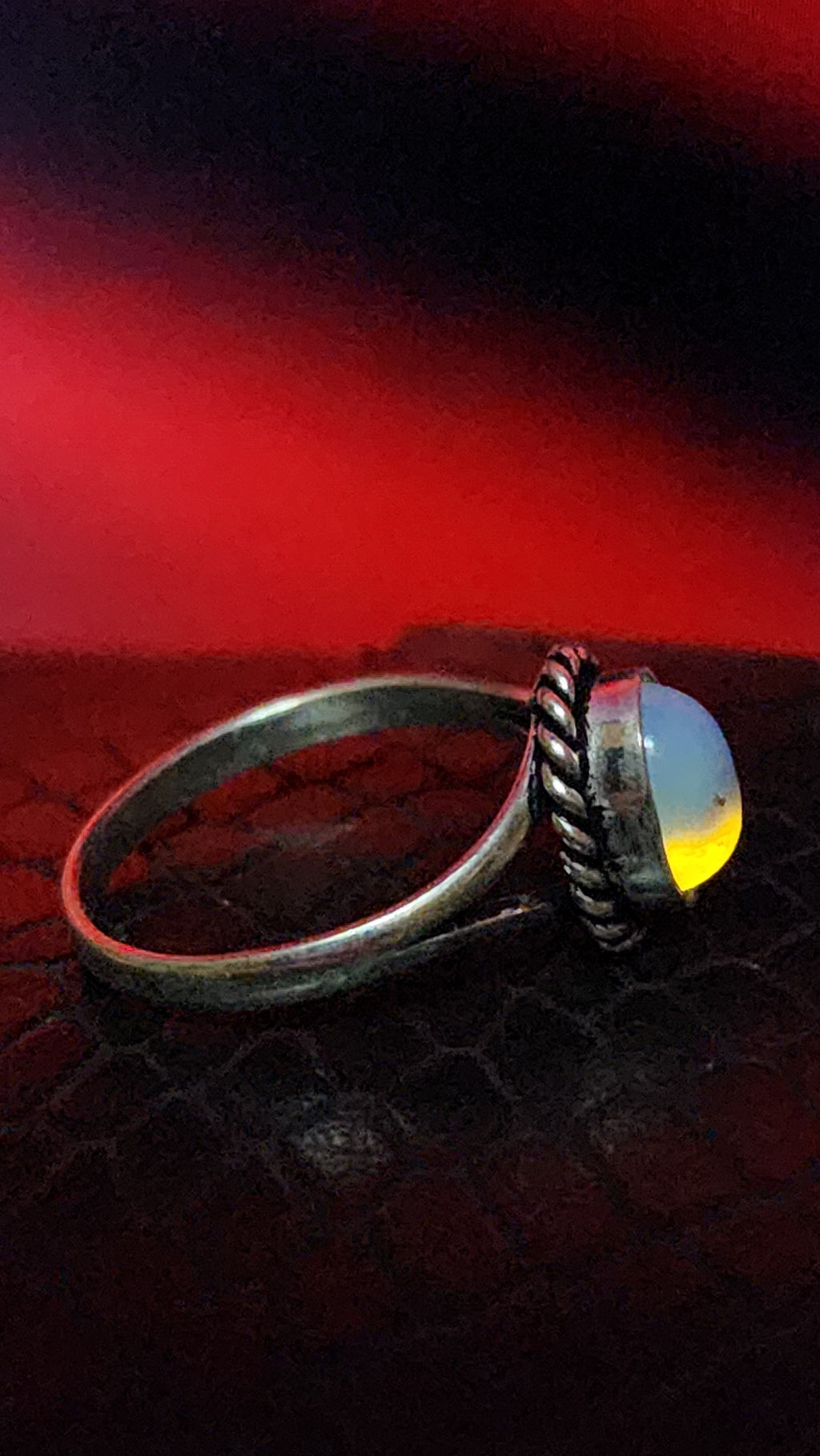 💎 Elegant Stone Ring