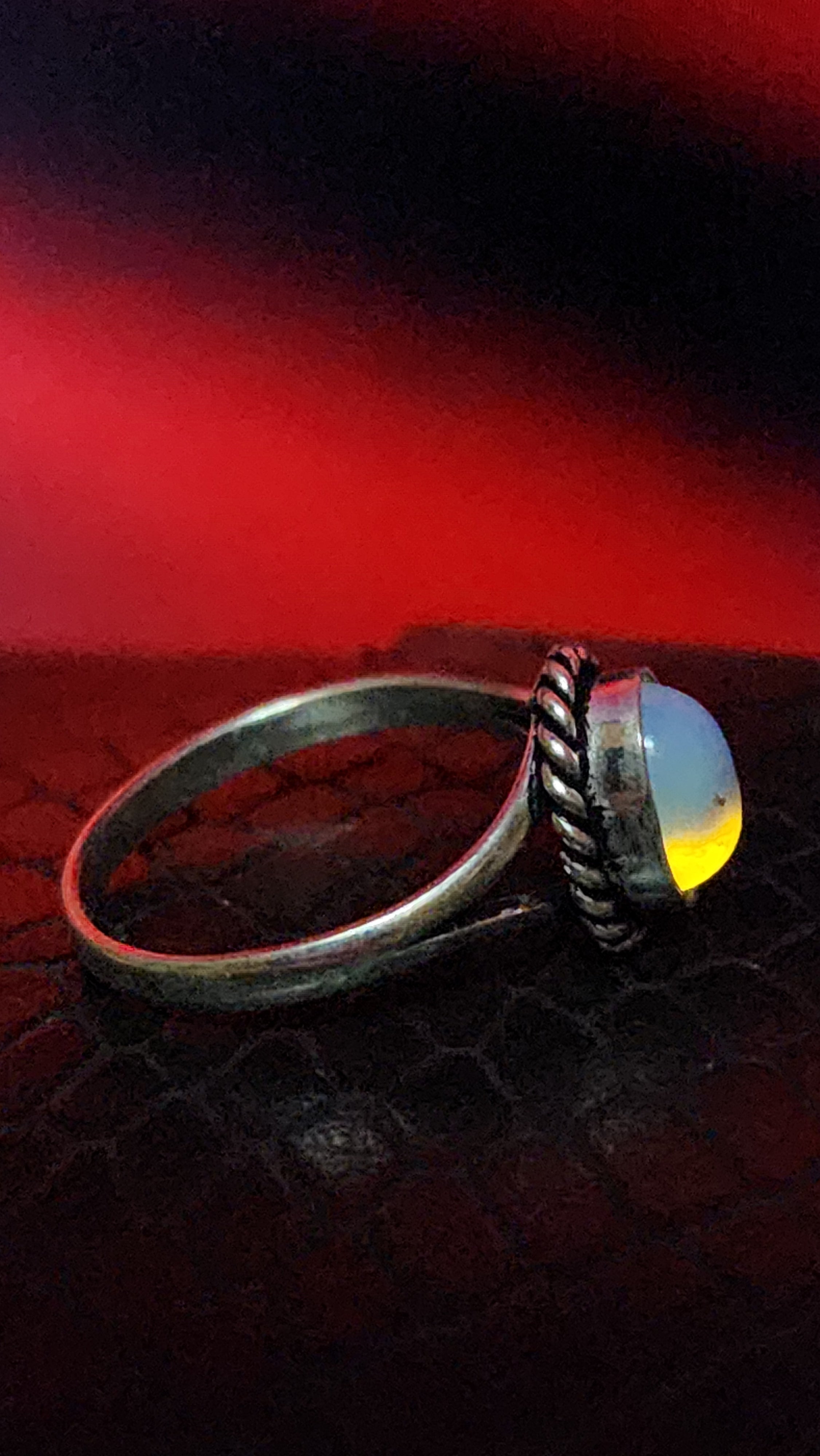💎 Elegant Stone Ring