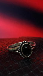 💎 Elegant Stone Ring