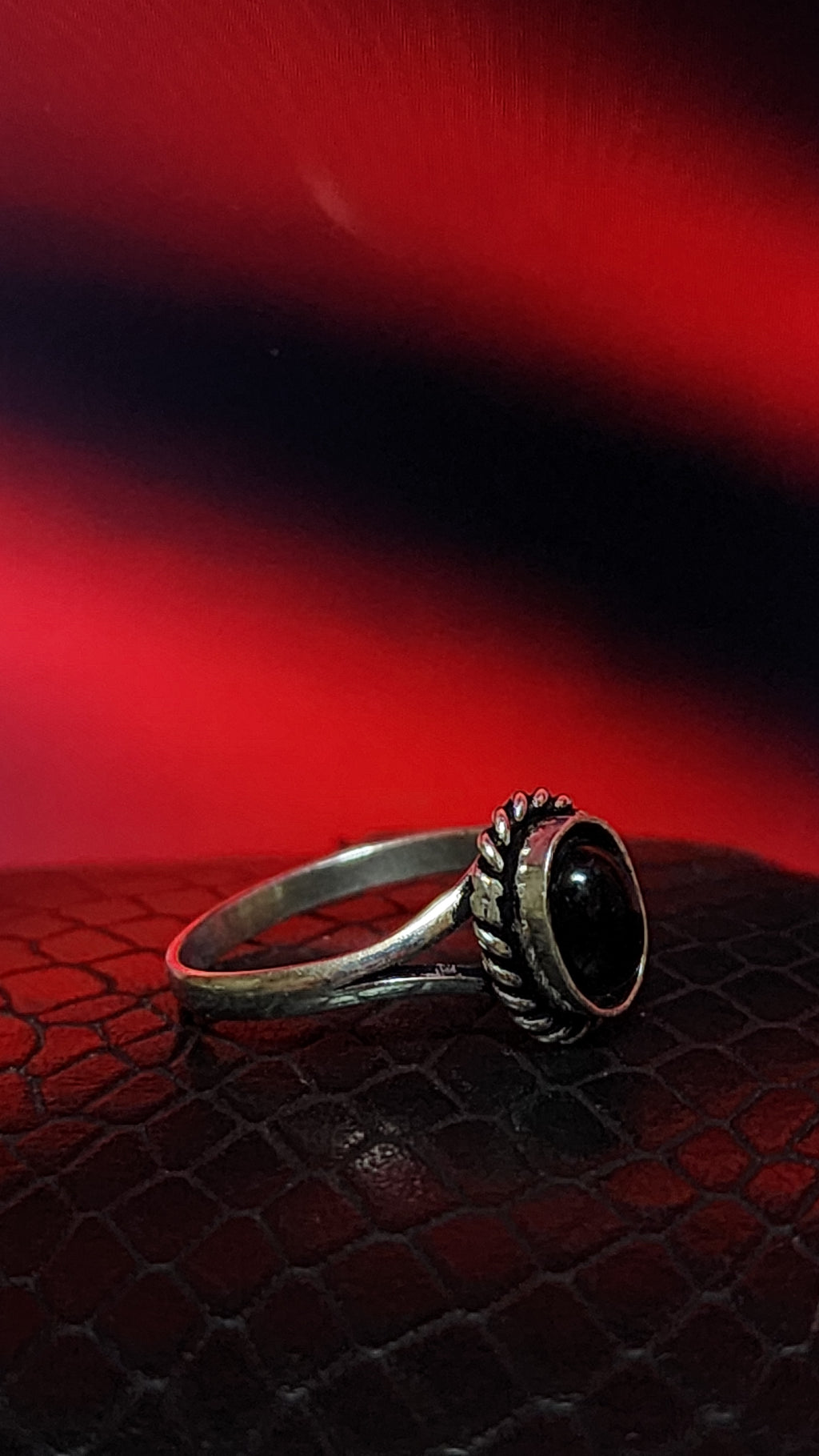 💎 Elegant Stone Ring