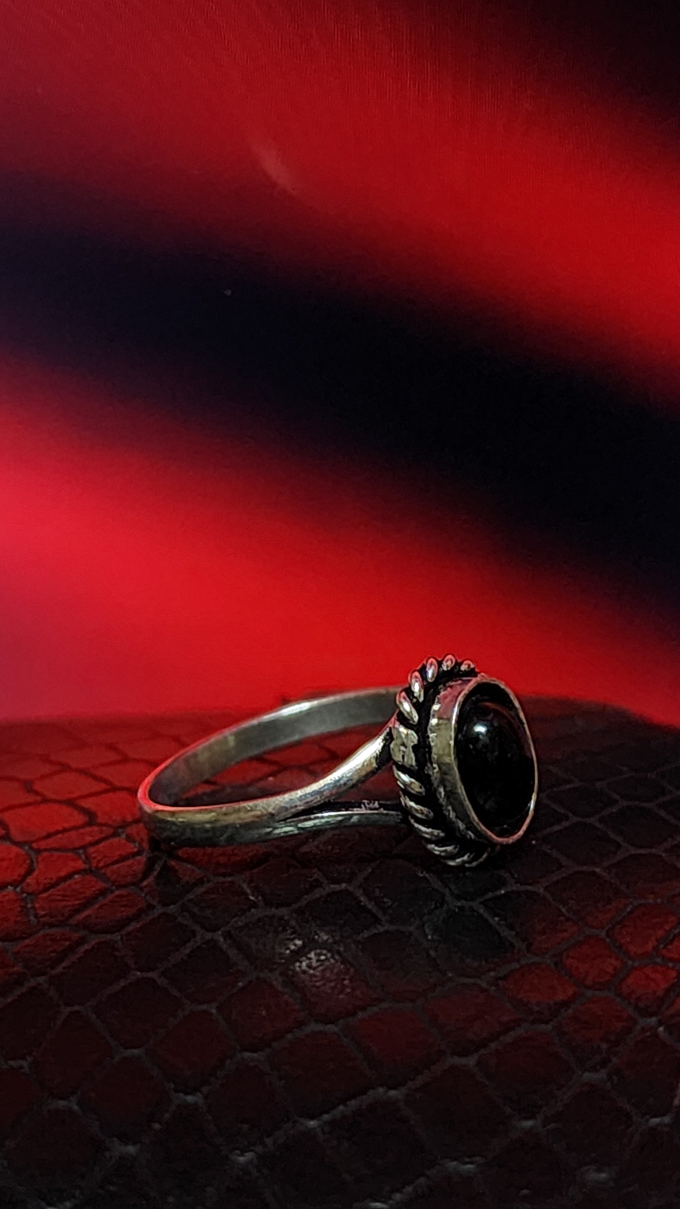 💎 Elegant Stone Ring