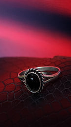 💎 Elegant Stone Ring