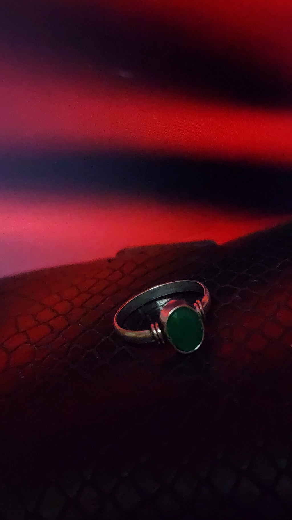 SILVER RING OVAL GREEN STONE