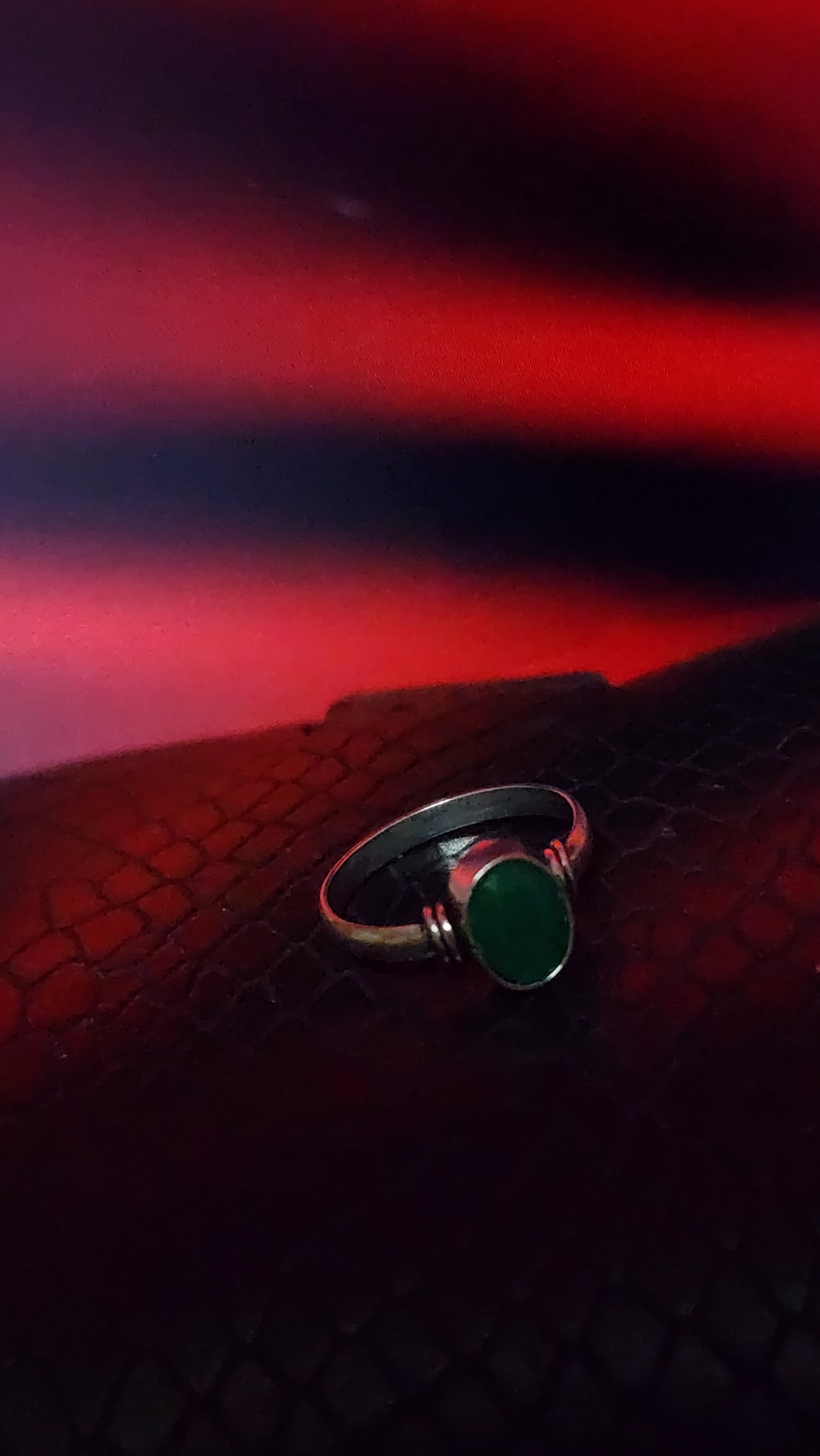SILVER RING OVAL GREEN STONE