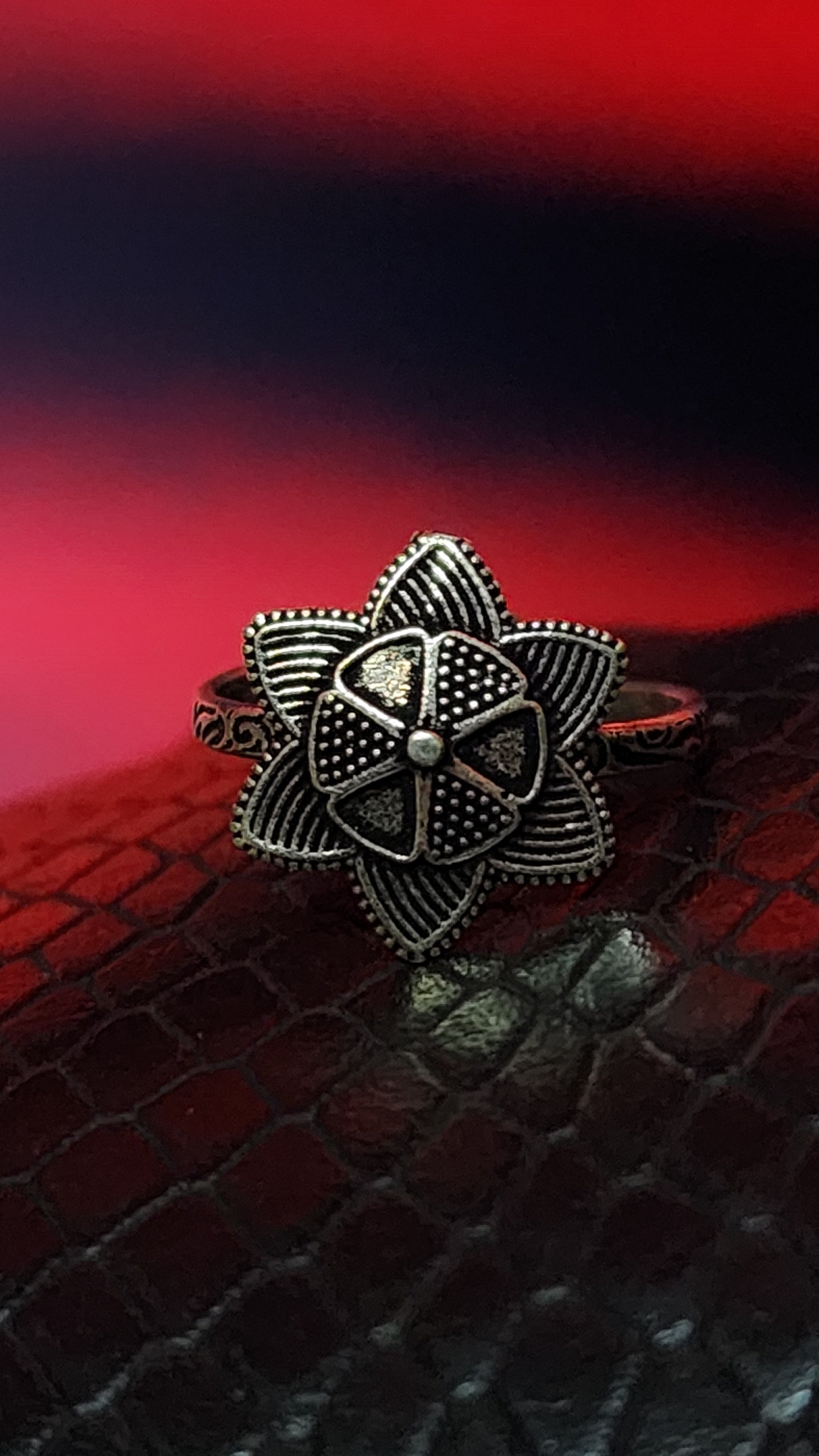 STYLIZED FLOWER RING