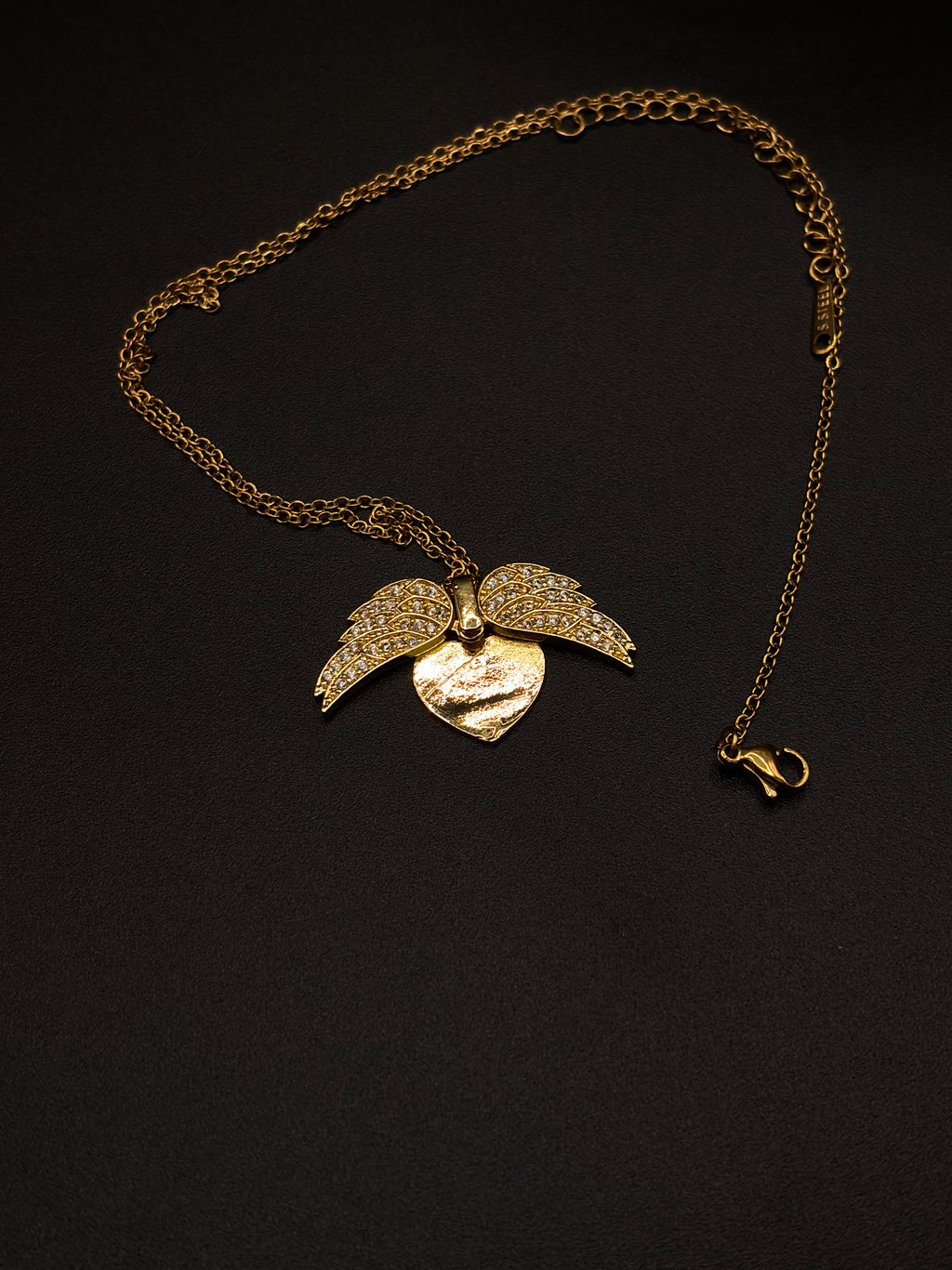 GOLD PENDENT HEART SHAPED ✨⚜️💎