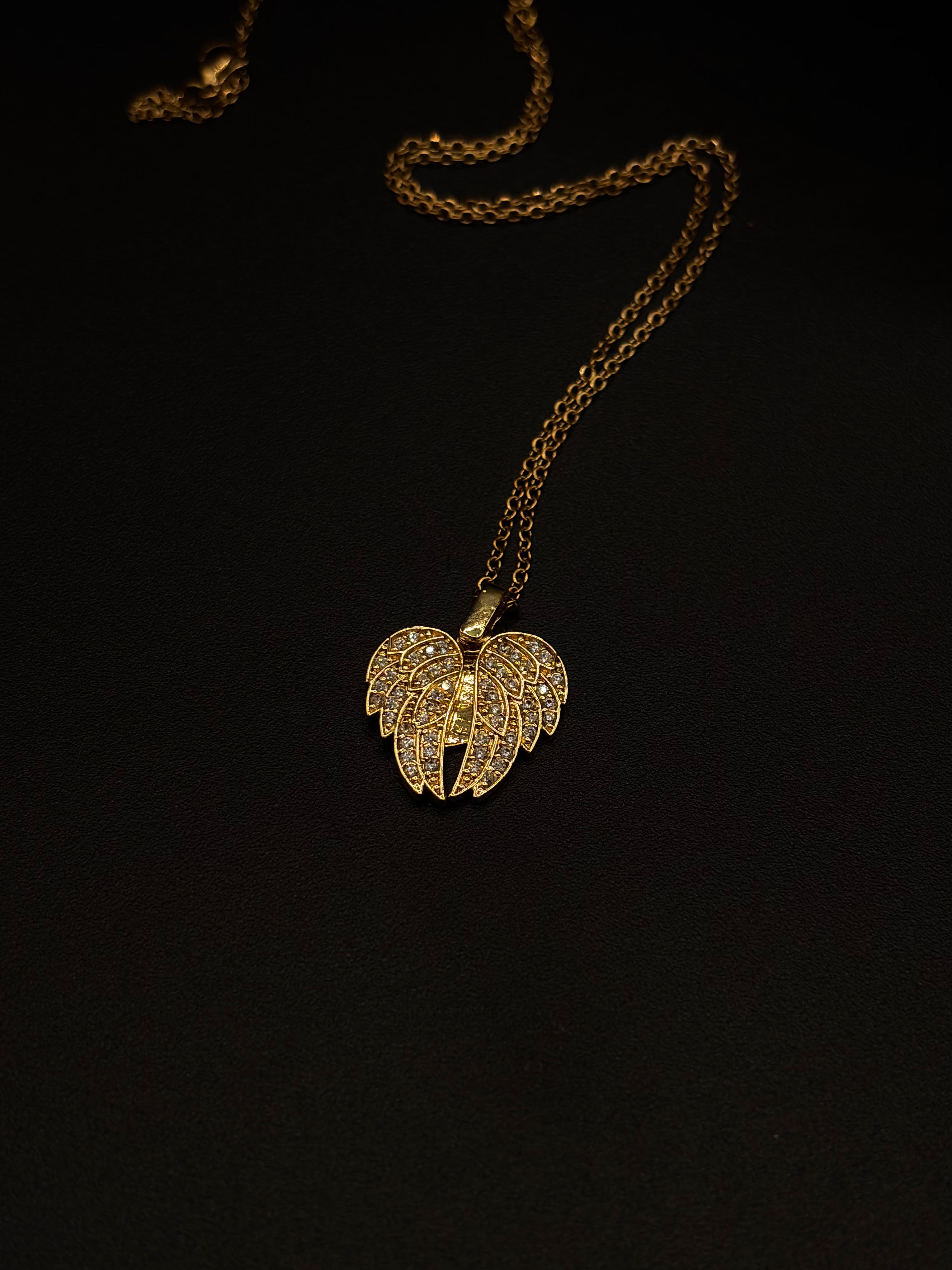 GOLD PENDENT HEART SHAPED ✨⚜️💎