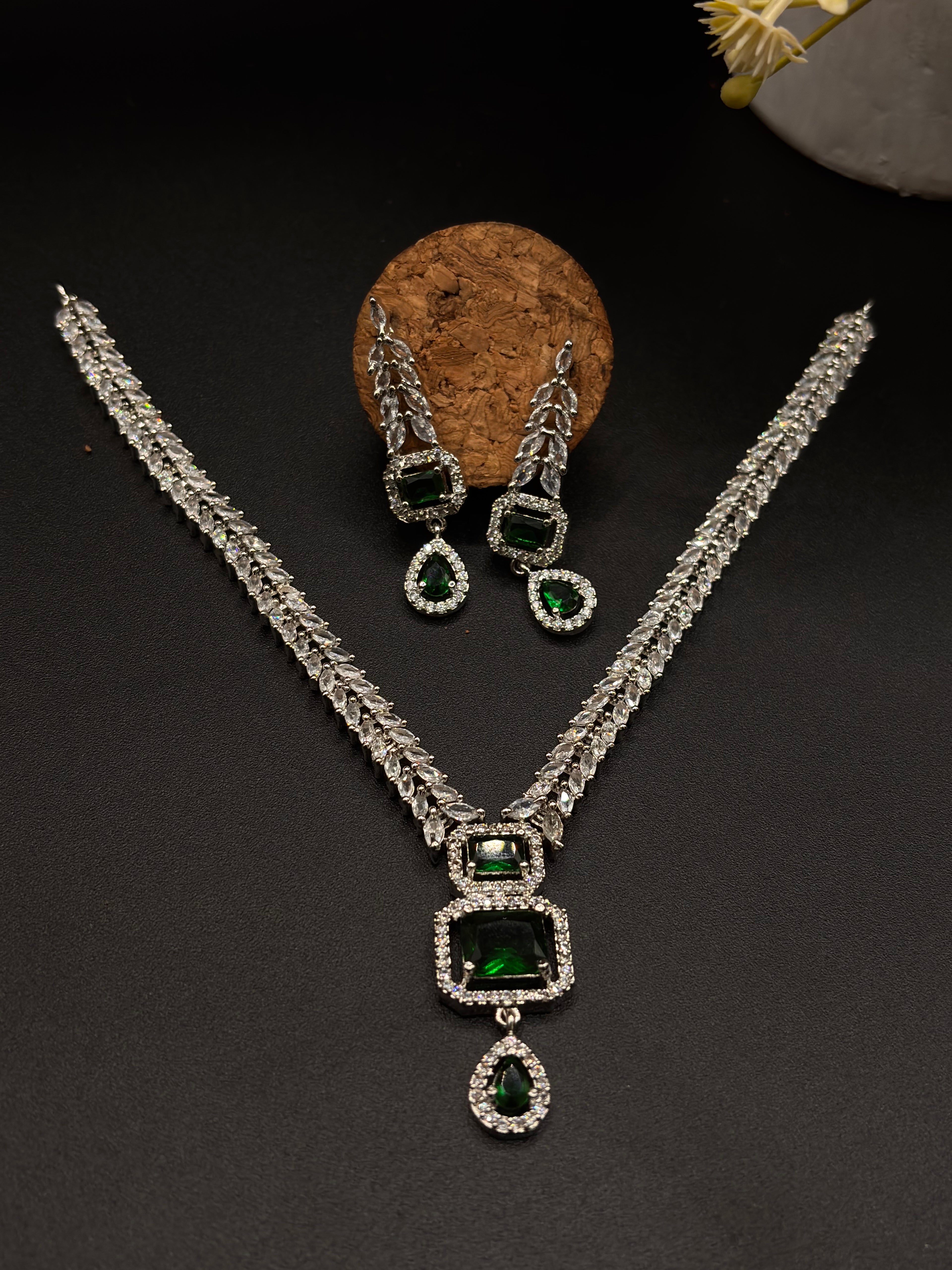 Exquisite Emerald and Diamond Jewelry Set✧˖°⋆｡˚