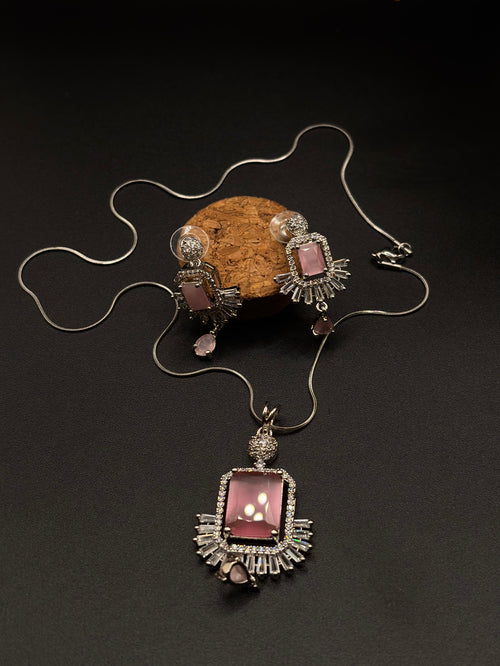 ELevate your style with this exquisite jewelry set