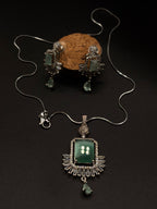 ELevate your style with this exquisite jewelry set
