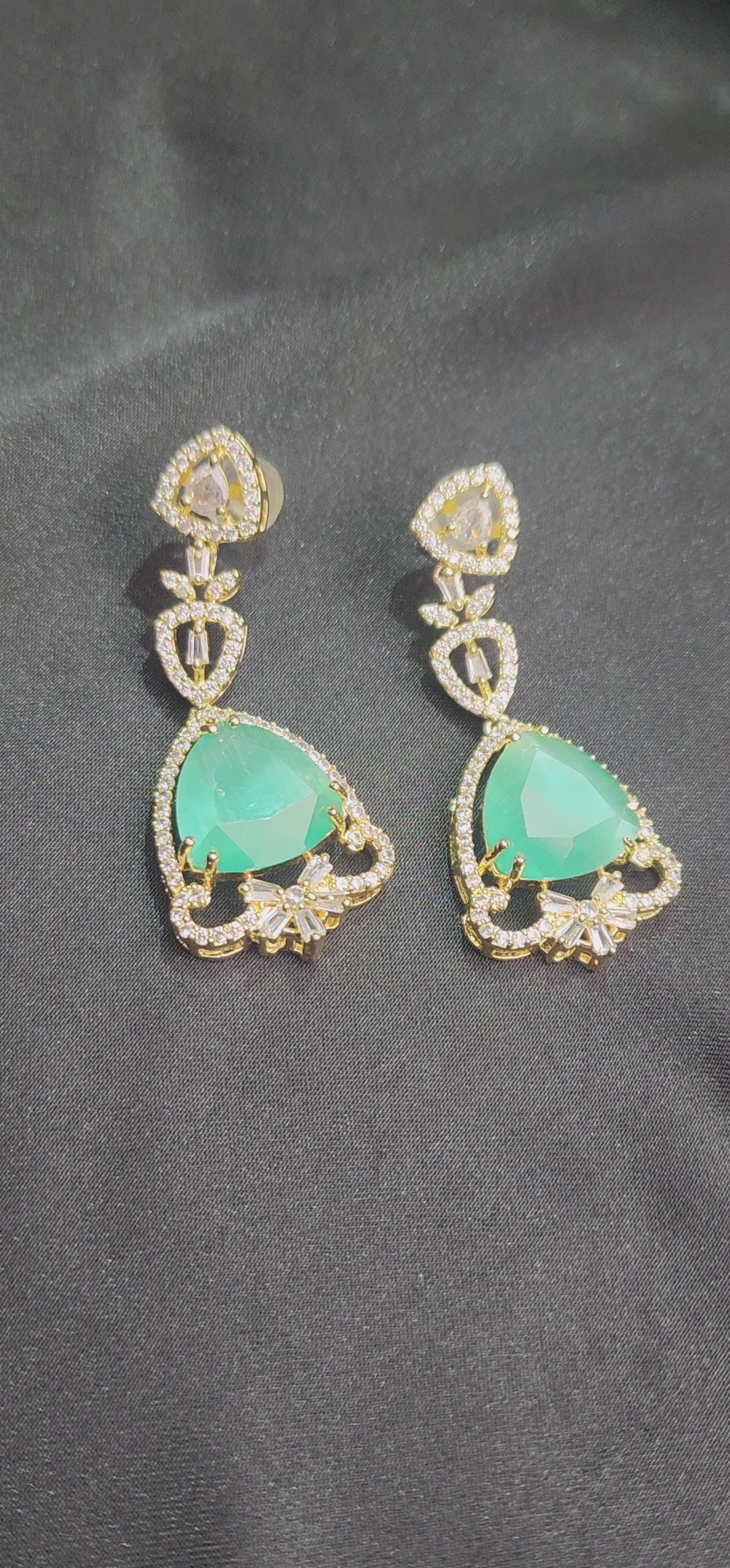 STUNNING GREEN JADE STONE GOLDEN EARRING